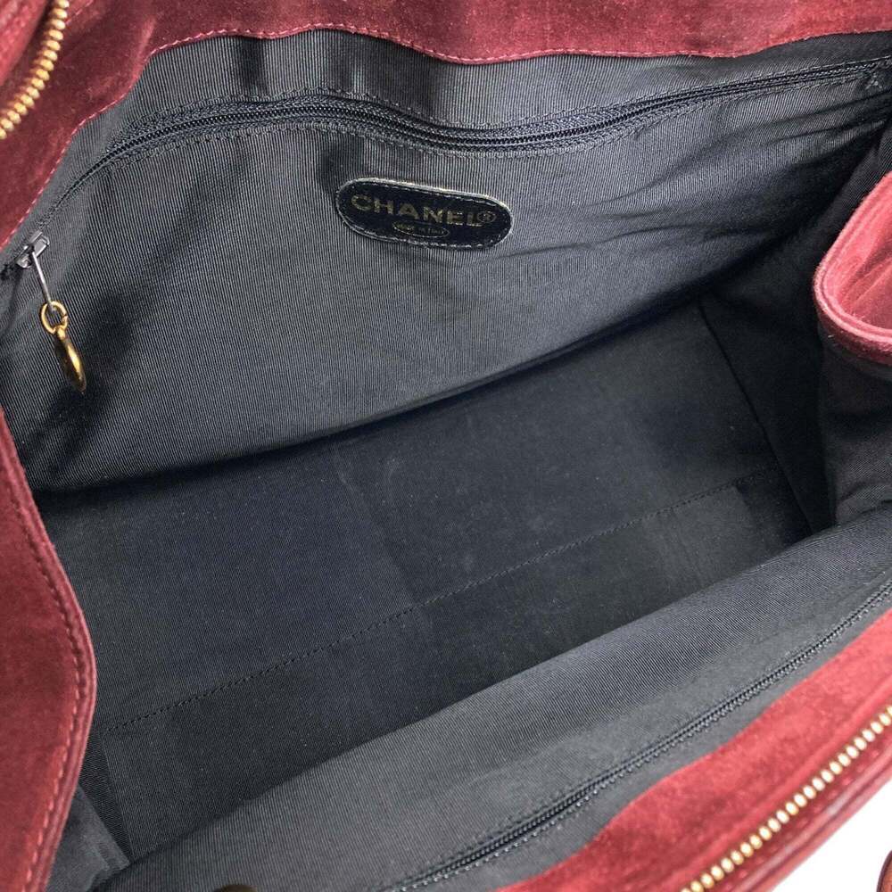 CHANEL Red Logo Tote Bag - Picture 5 of 16